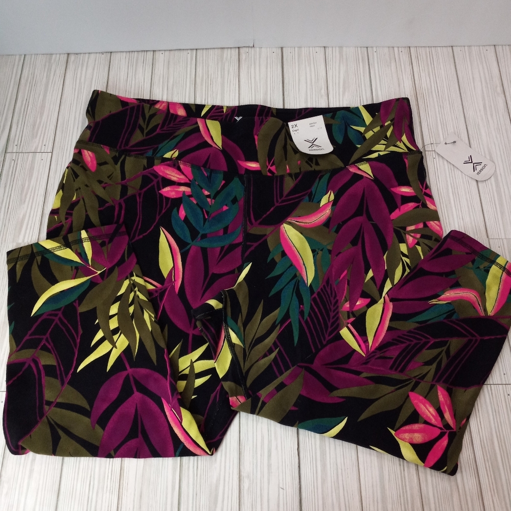 Xersion Tropics Midrise Fitted Capri Leggings